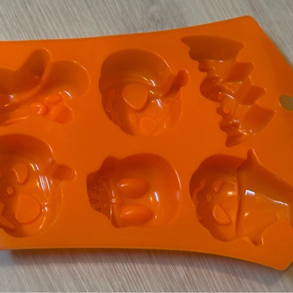 Halloween Silicone Cookie Cutter Set – Pumpkin, Skull, Ghost, & Bat Baking Molds - Picture 12 of 16